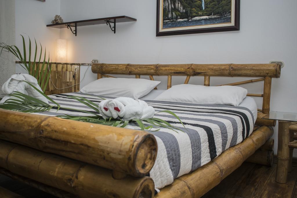 Hotel Bugabutik Puerto Viejo de Talamanca Экстерьер фото